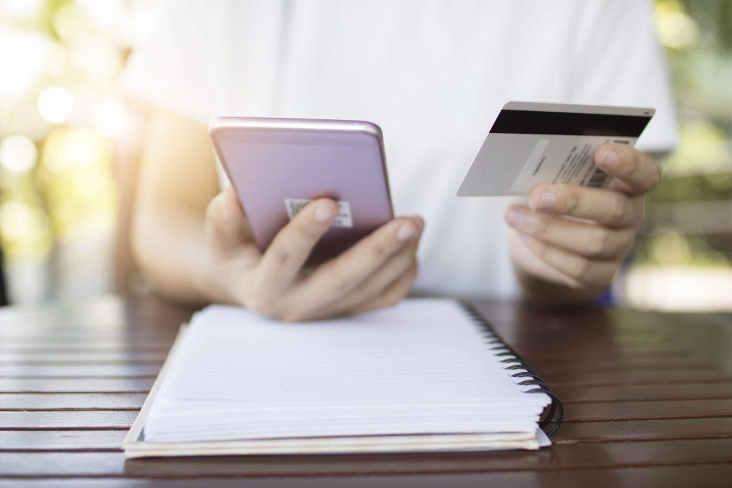 Своя игра: как жители Юга получают выгоду от перевода денег самим себе?