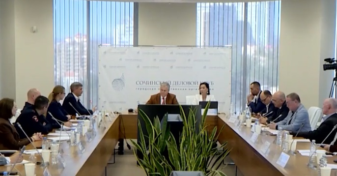 Парковки, дороги, морской транспорт: в Деловом клубе Сочи обсудили перспективы развития города