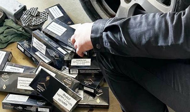 Житель Абхазии сломал свою машину, чтобы провезти в Сочи 590 пачек сигарет