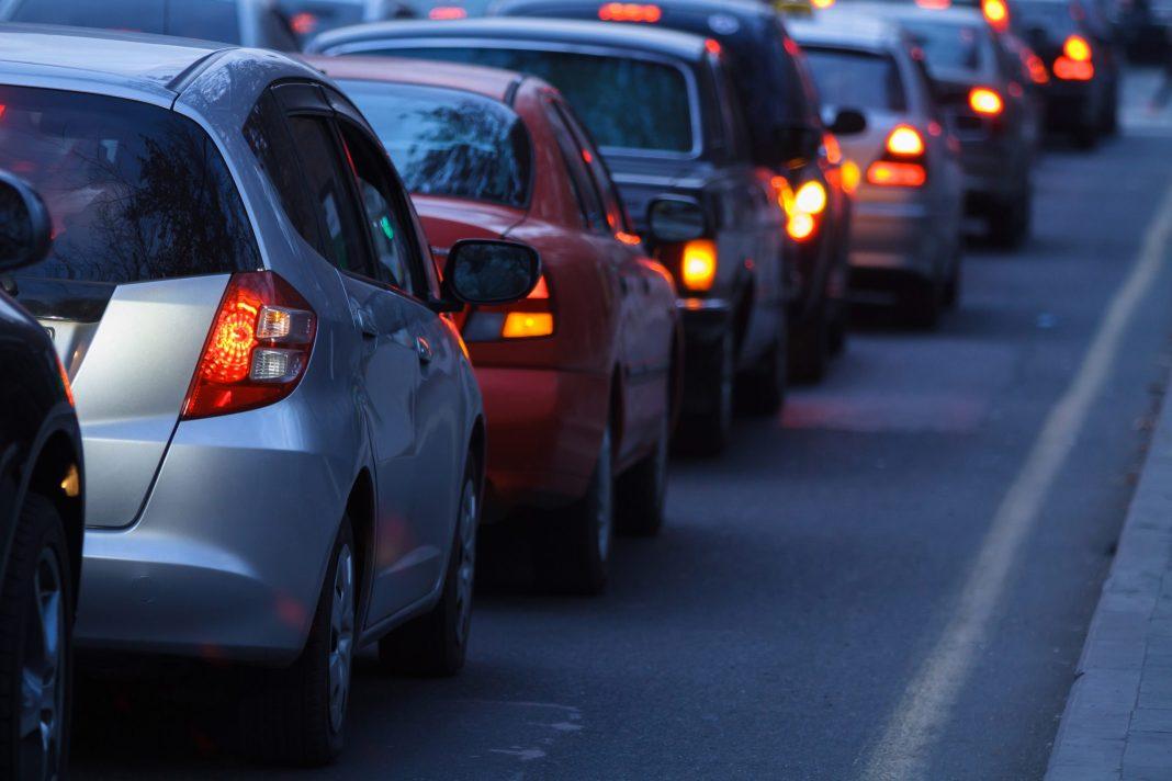 Чудовищная пробка парализовала автодорогу из Сочи в Адлер