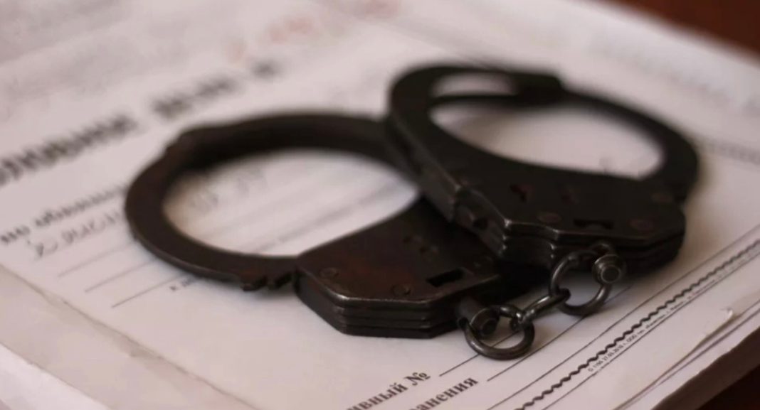 Подруги из Сочи заработали 200 миллионов рублей рассказами о своих «связях»