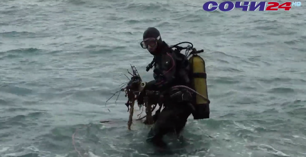 В Сочи чистят морское дно к началу курортного сезона — видео