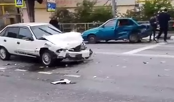 Авария в Дагомысе: в Сочи столкнулось два автомобиля