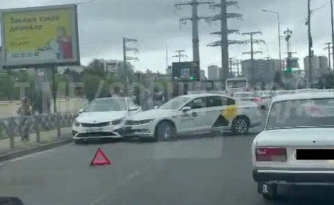 Около ТРЦ Море Молл в Сочи произошла авария