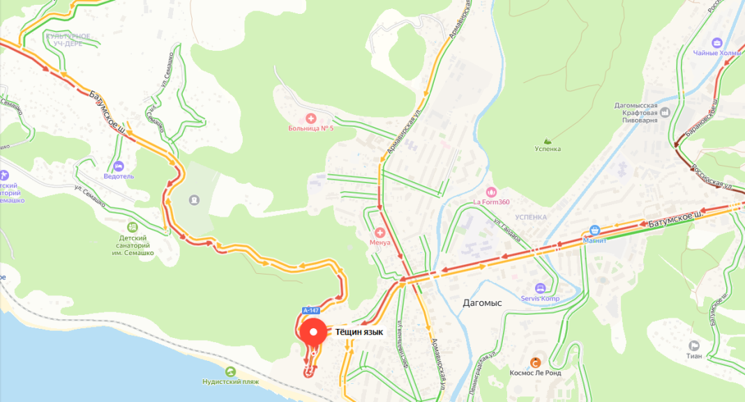 Движение парализовано: из-за ДТП в Дагомысе образовалась огромная пробка