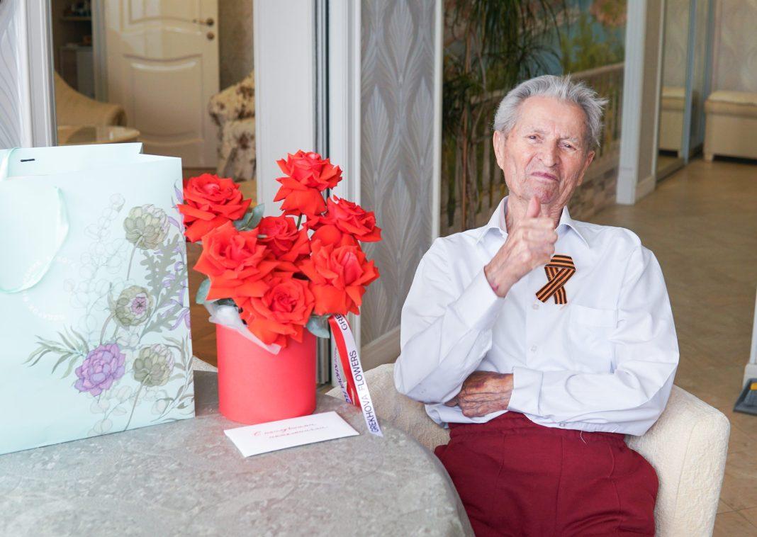 Депутат ЗСК Борис Юнанов поздравил ветеранов с Днем Победы