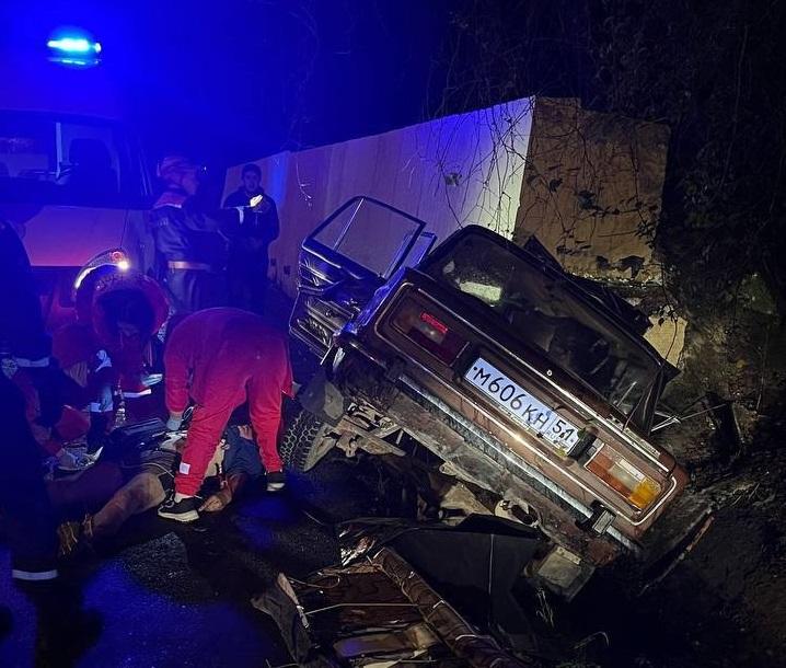 Влетел в ограду и умер: мужчина погиб в ДТП в Сочи