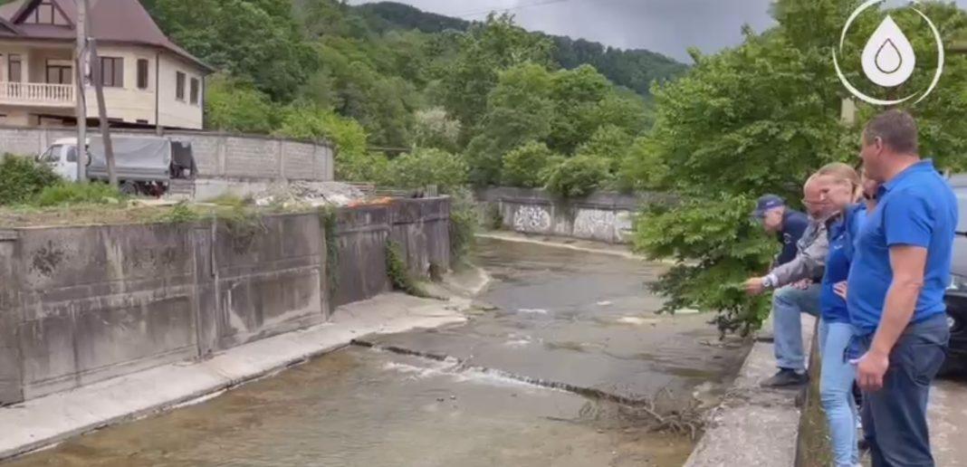 Водоканал нашел «порядка 15 точек» сброса отходов в реку Дагомыс во время проверки