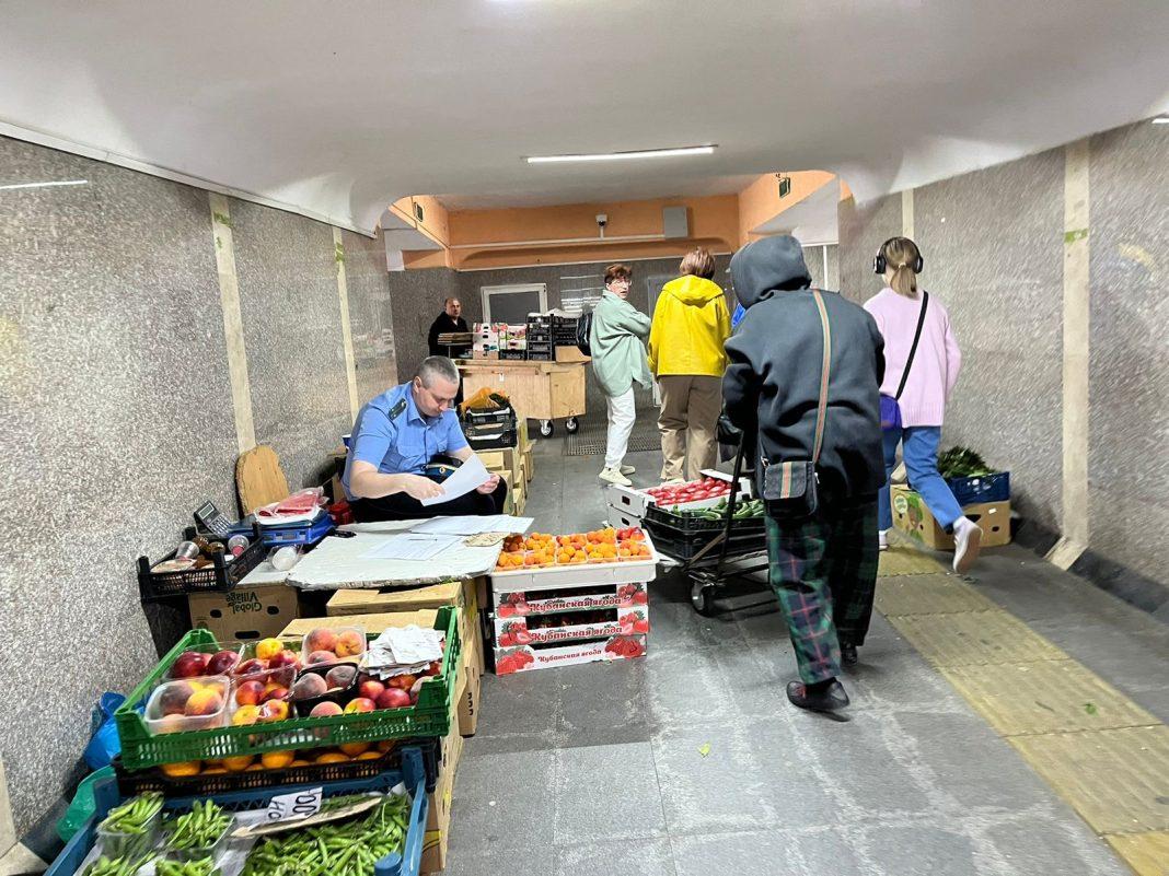 Бизнесвумен из перехода: лоточницу арестовали за незаконную торговлю в Сочи