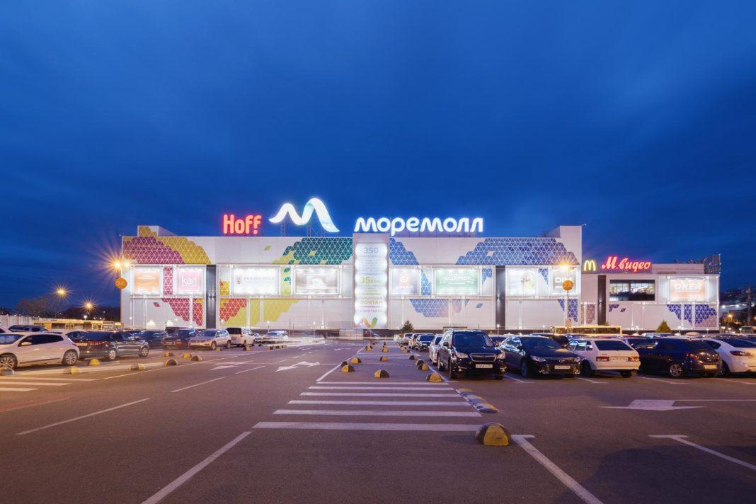 Теперь только за деньги: стало известно, когда парковка у «МореМолла» станет платной