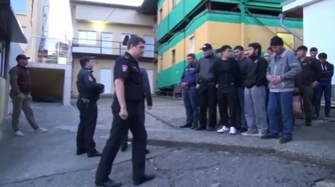 «Гостеприимная» сочинка приютила у себя в квартире 53 иностранца — теперь ей грозит тюрьма