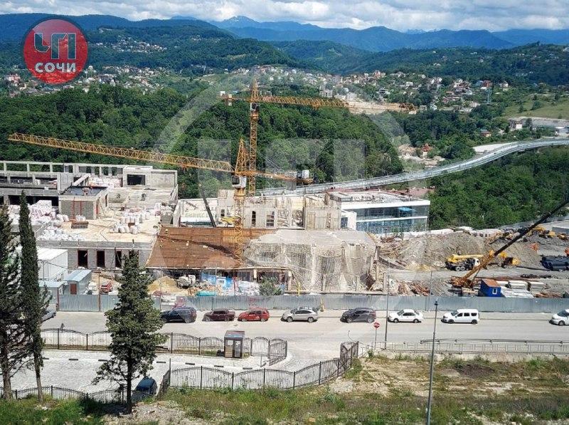 В Сочи на одной из строек обрушились перекрытия: есть ли пострадавшие