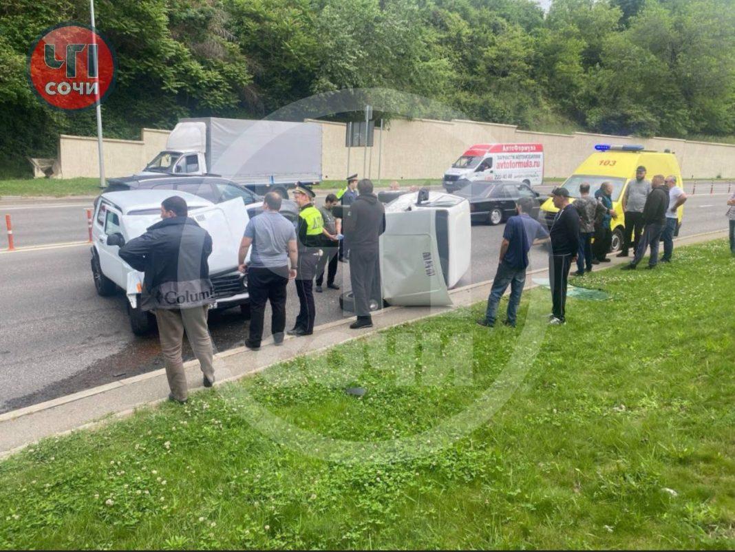 В Сочи «Нива» врезалась в «Ниву»