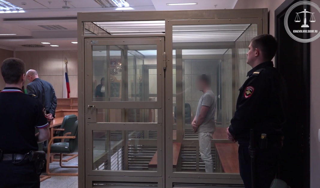 Три года жили с педофилом: в Сочи мужчину приговорили к 17,5 годам тюрьмы