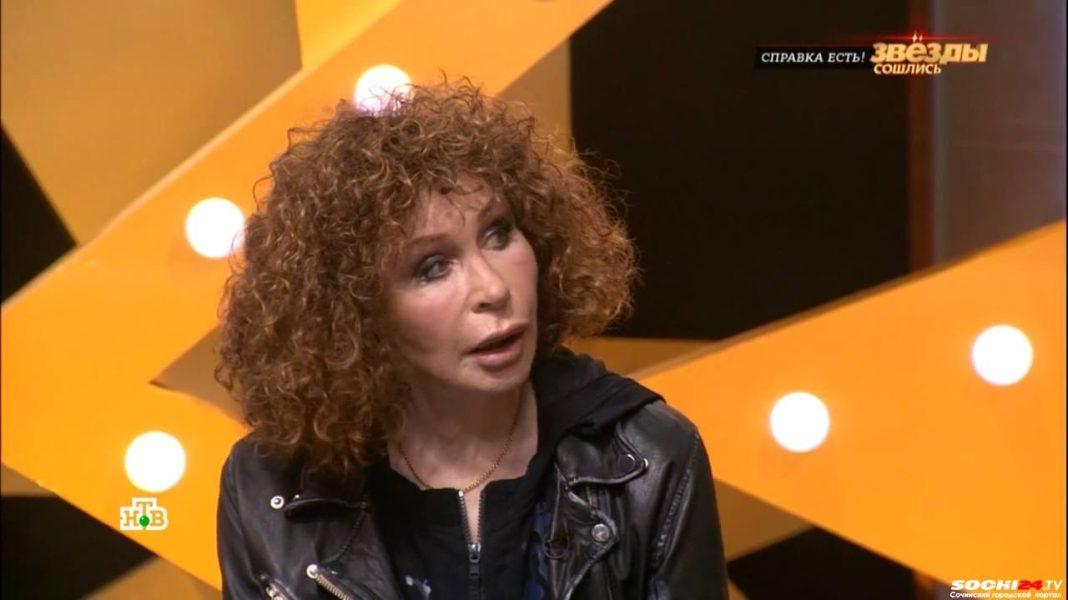 Актриса Татьяна Васильева сломала ногу во время спектакля в Сочи