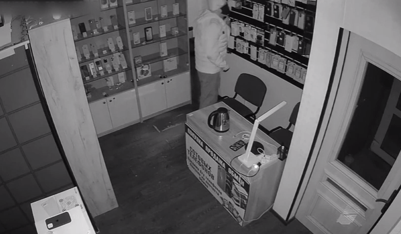 Украл 17 смартфонов на 300 000 рублей: вор-оптовик задержан в Сочи