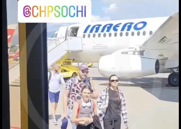 Пассажиры из Сочи провели больше часа в душном салоне: «бортпроводники» назвали оригинальную причину заминки