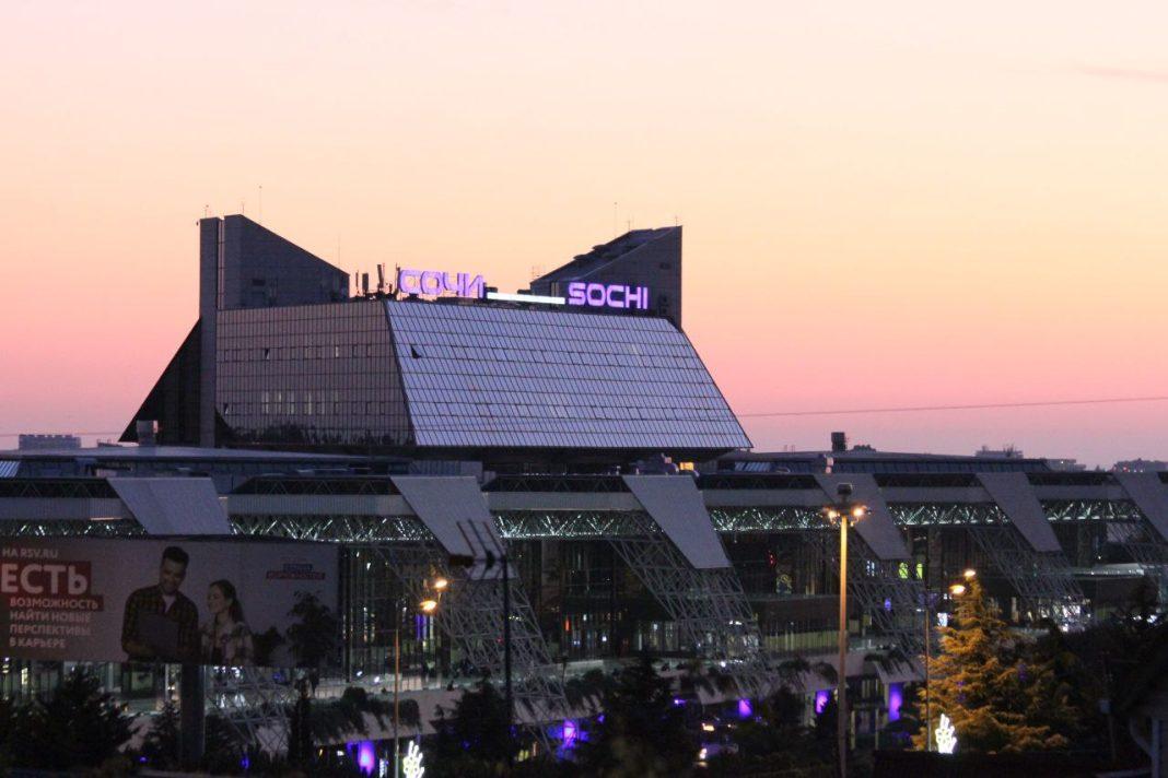 «Считаем это крайне некомпетентным»: аэропорт Сочи расставил все запятые в деле с опозданием семьи Бабаян