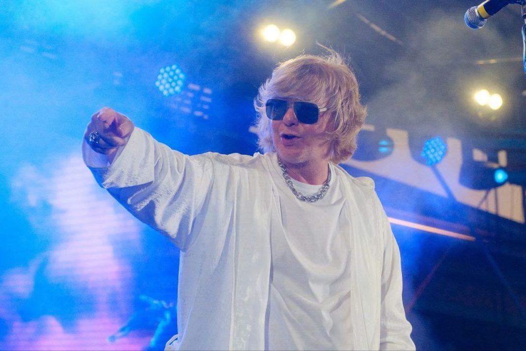 Рыжий из «Иванушек» поделился снимками с концерта в Сочи