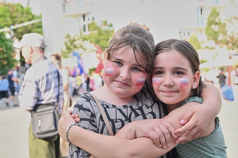 Поговорили с доктором, сыграли в шашки и сходили на концерт: на курорте стартовал проект «Социальный Сочи»