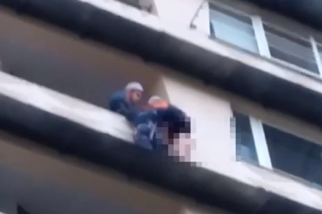 Быстрая реакция МЧС спасла женщину на восьмом этаже в Сочи