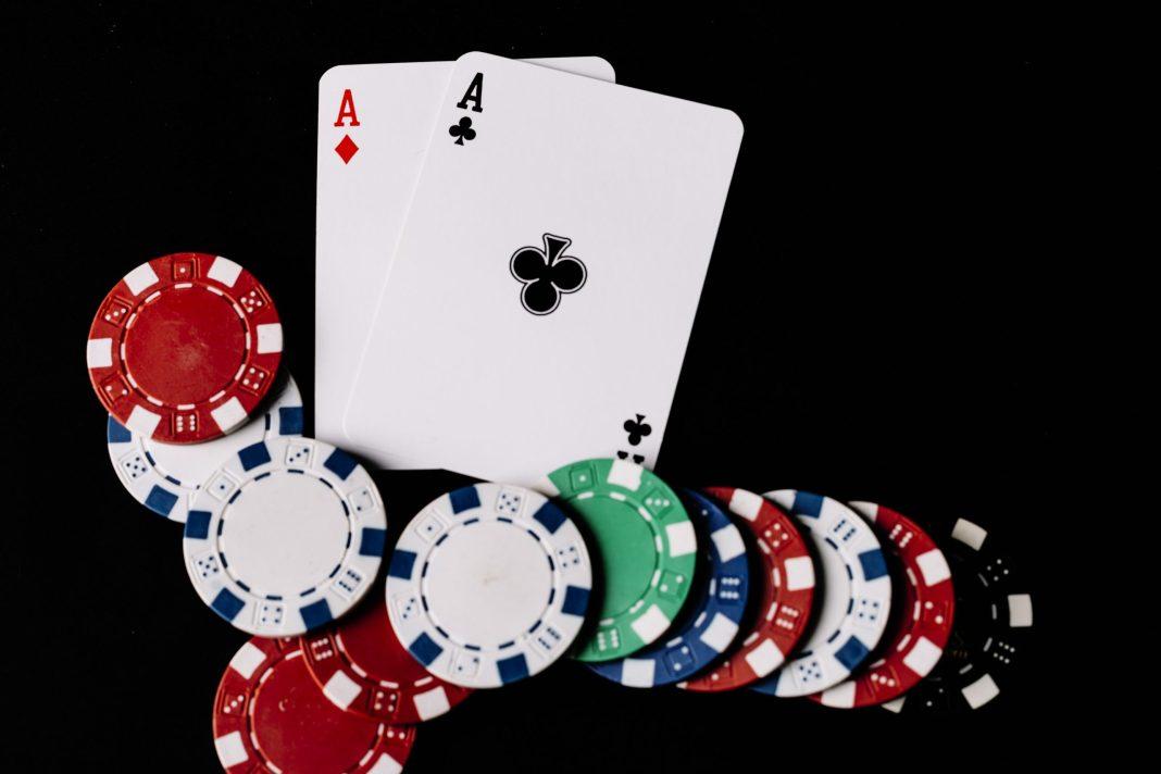 Романтик с большой дороги: мужчина украл у возлюбленных 12 млн рублей и спустил их в казино в Сочи