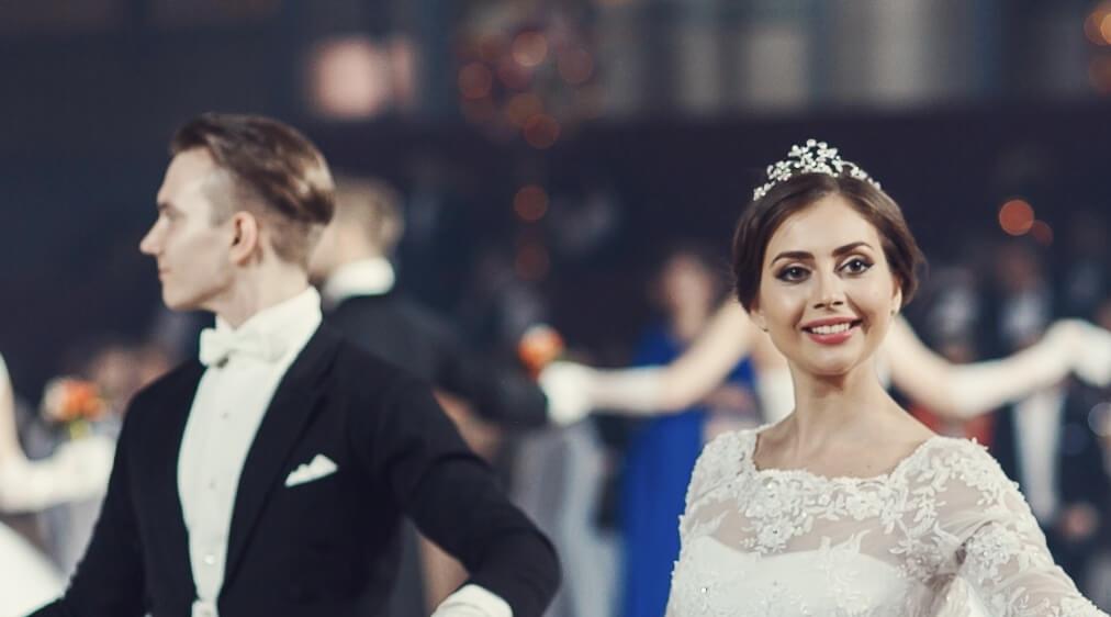 Платья в пол, черные бабочки: Пушкинский бал 7 июня перенесет участников в атмосферу XIX века