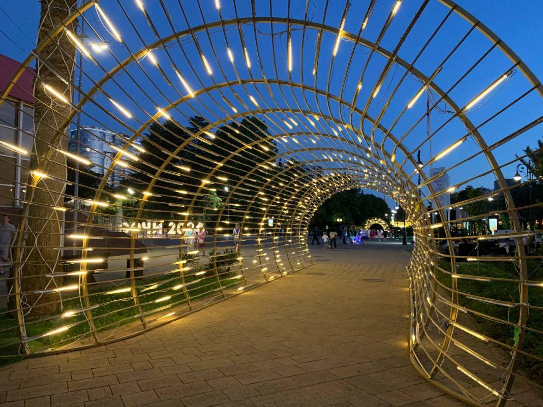 Жители Сочи возмущены: в парке «Фрунзе» собираются установить такие же арки, как на Навагинской