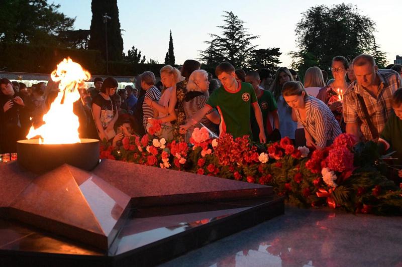 В Сочи прошли памятные возложения к воинским мемориалам в День памяти и скорби