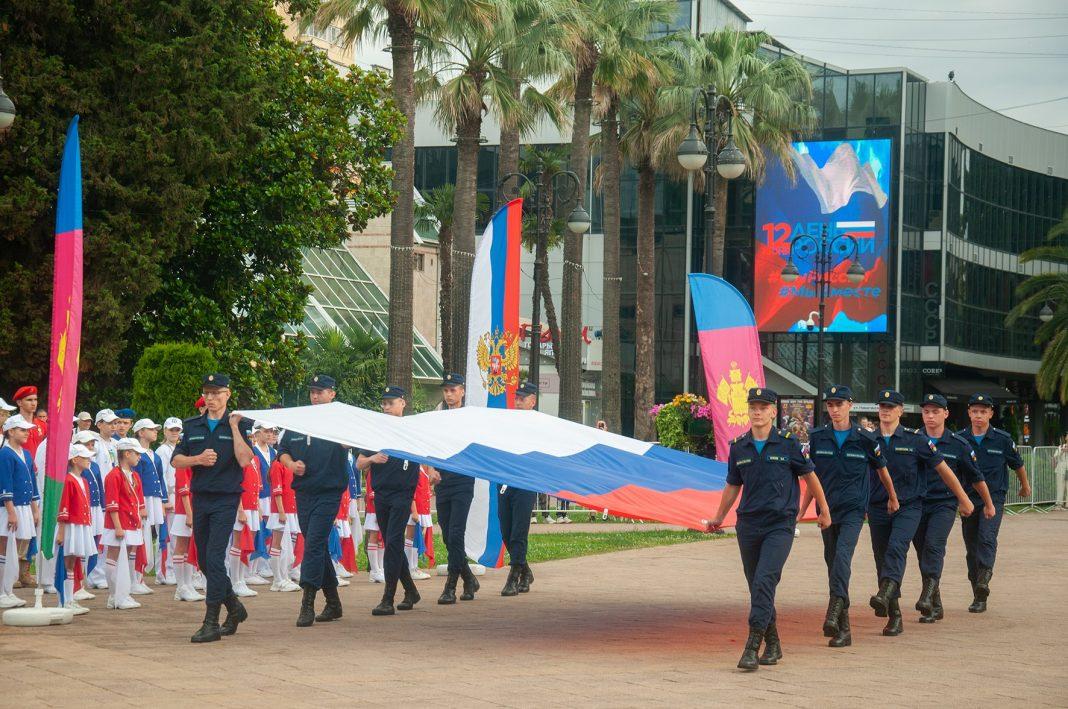 Экскурсии, концерты и выставки: куда сходить с детьми в Сочи на день России