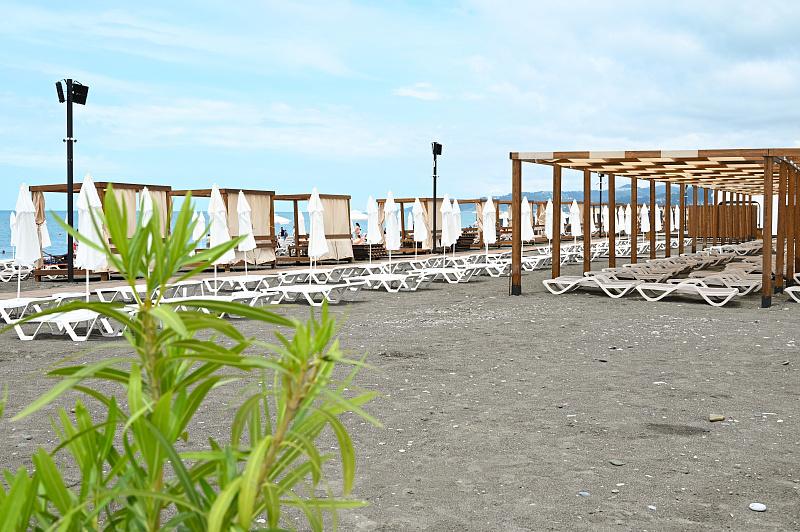 По-прежнему считаются эталонными: в Сочи открылись 170 обновленных пляжей