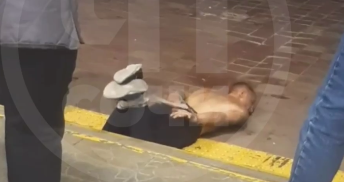 В Сочи мужчину связали и выкинули из магазина