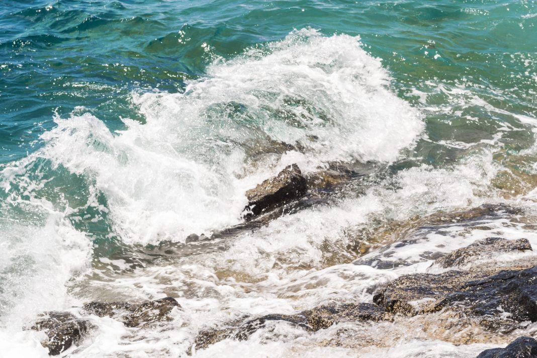 Россиянка поиграла в «русскую рулетку» с волнами в Лазаревском и проиграла