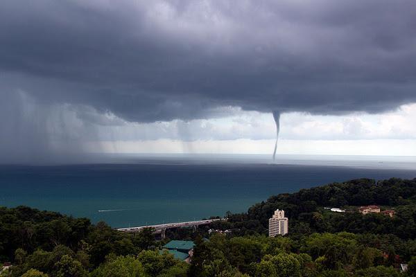Спасайся, кто может: на Сочи надвигается смерч