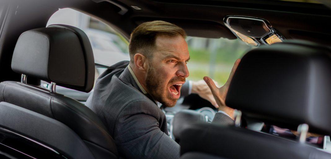 Еще один неадекват объявился в Сочи: таксист выволок пассажирку из машины за ноги