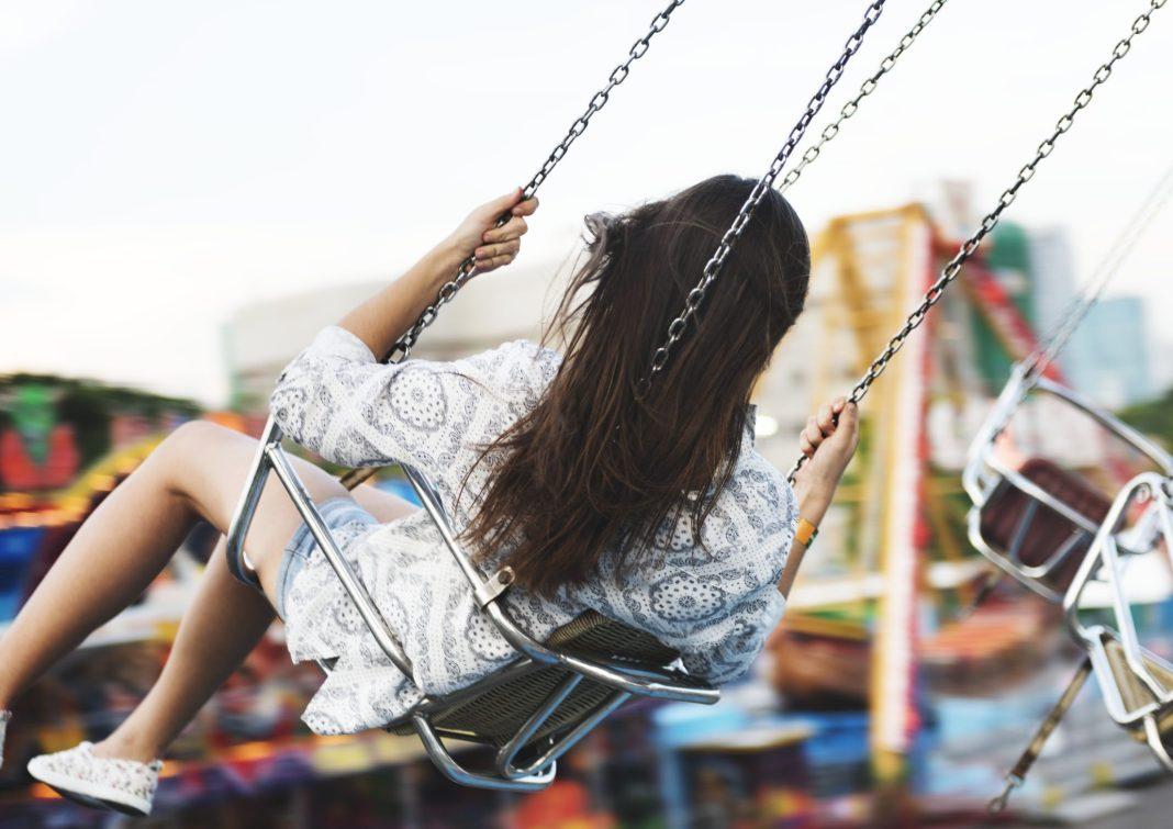 На радость детям: 53 года назад открылся Сочинский городок аттракционов