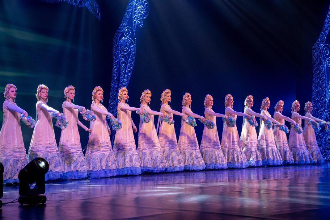«Национальное шоу России «Кострома» гастролирует в Сочи: открытие в Зимнем театре прошло с ошеломительным успехом