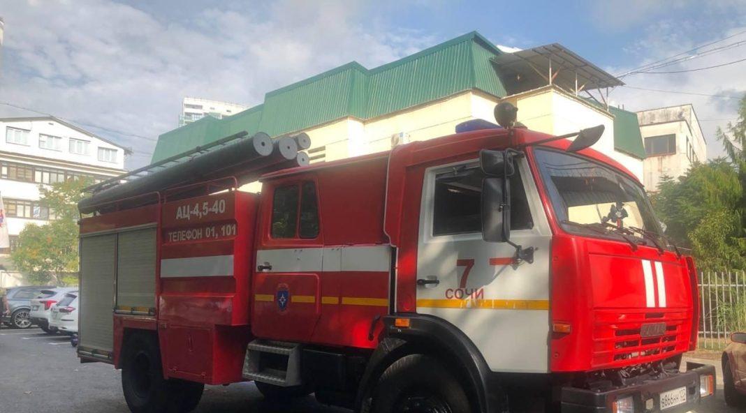 В МЧС назвали причину пожара в Сочи и рассказали о пострадавших