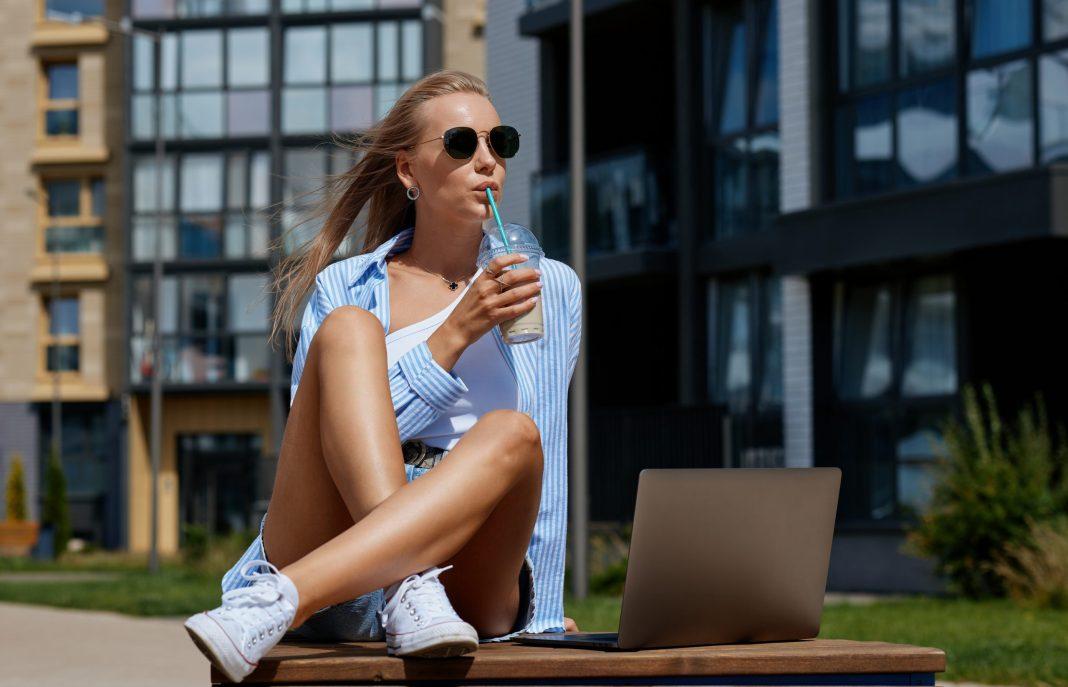 70% работодателей в Краснодаре разрешили сотрудникам приходить в шортах