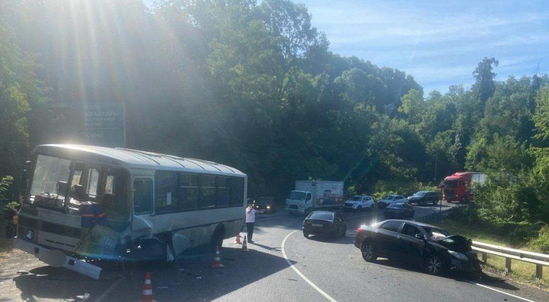 И снова трасса «Джубга-Сочи»: в аварию попали трое детей и один взрослый