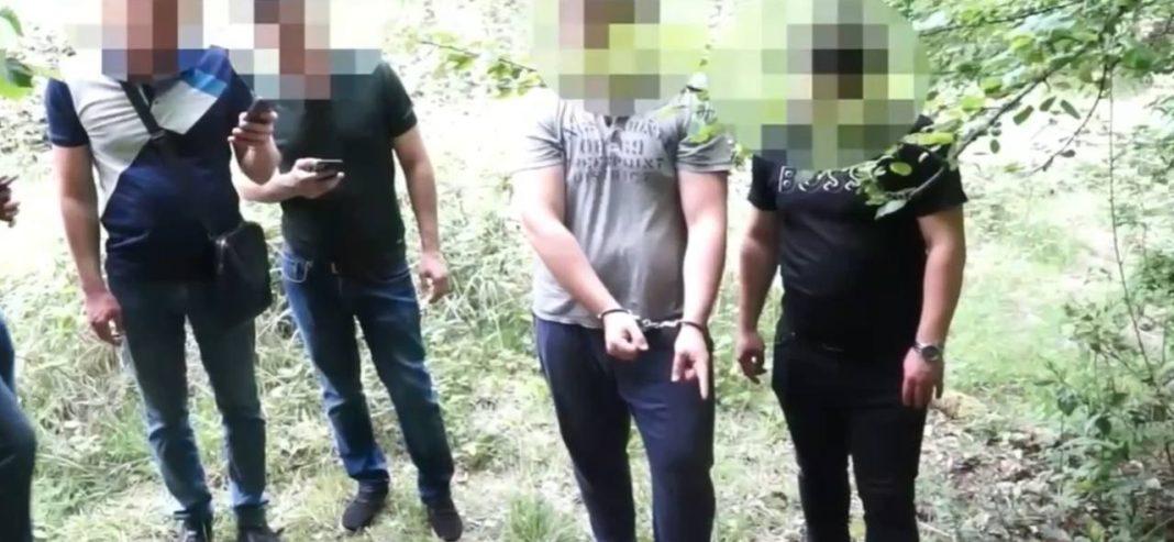 Сочинец в гараже собственного дома произвёл 1,8 кг наркотиков