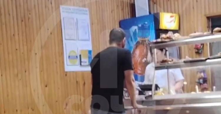 Агрессивный мужчина устроил дебош в столовой в Адлере: очевидцы записали видео