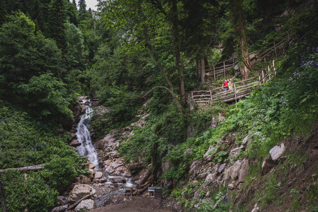 Парк водопадов «Менделиха» в Сочи вошел в десятку водопадов России