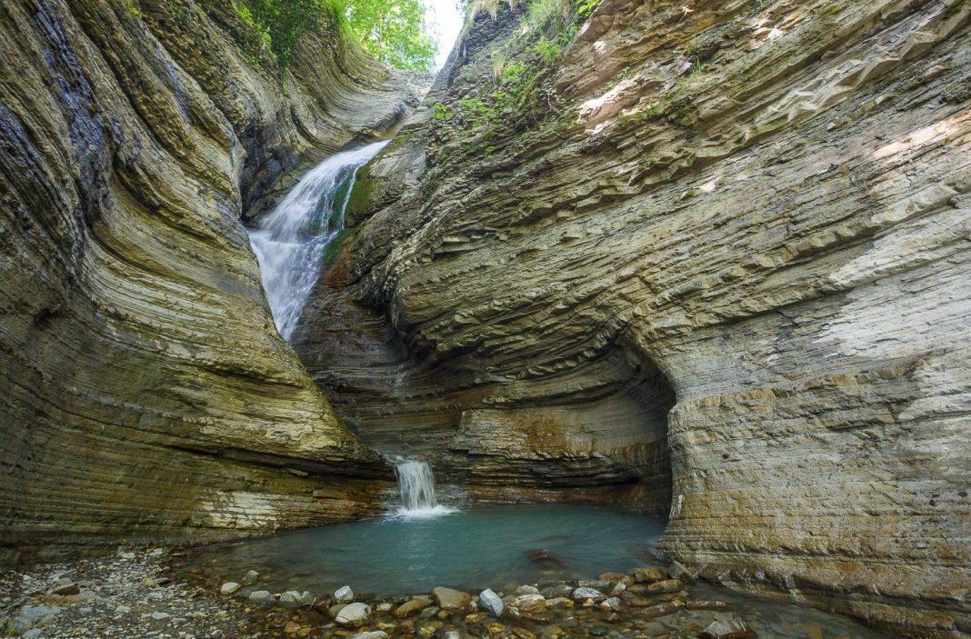 Безопасность на первом месте: в Сочи благоустроят 2 самых популярных водопада