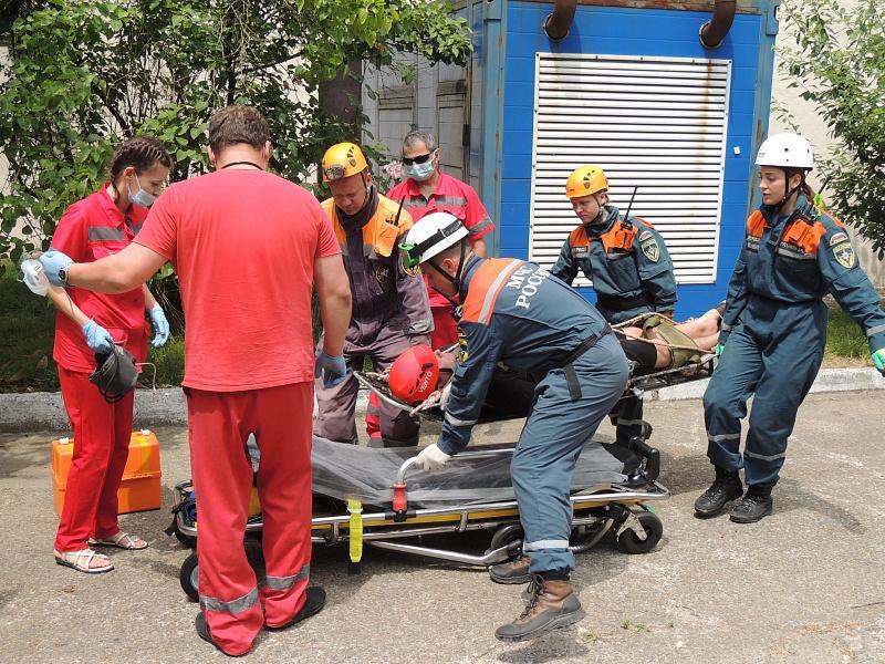 Самые частые летние травмы туристов назвал сотрудник МЧС Сочи