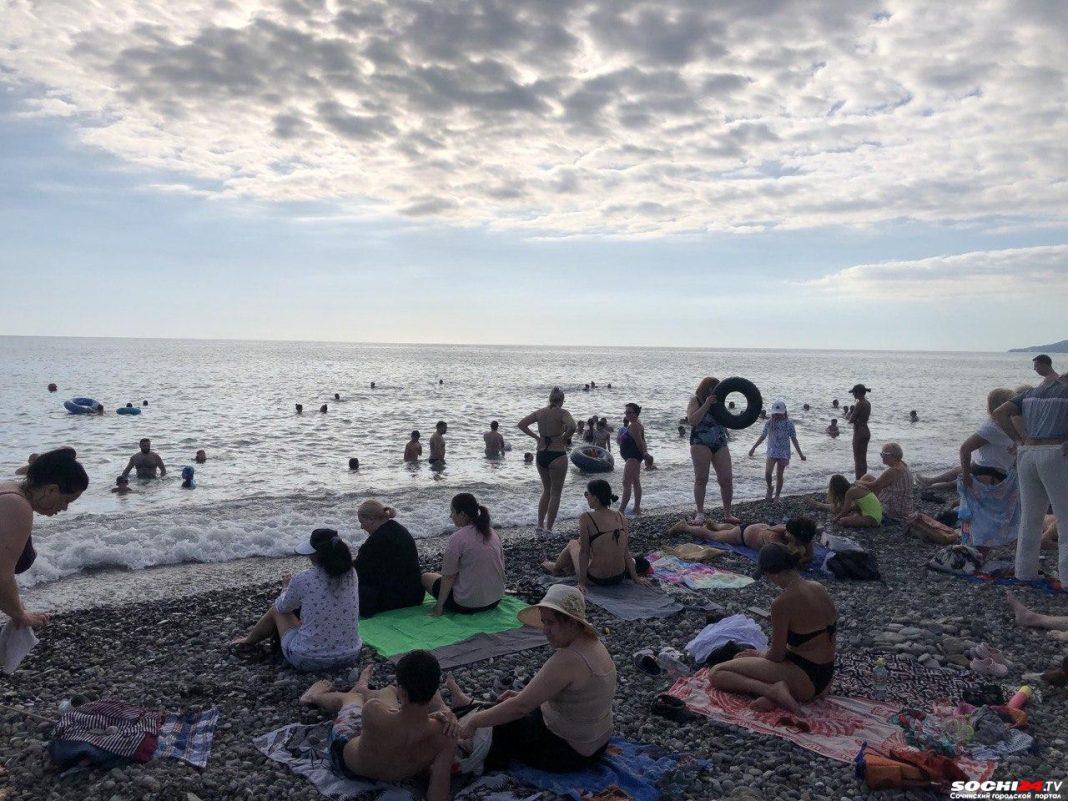 Это не шутки: на пляжах Сочи как в маршрутке