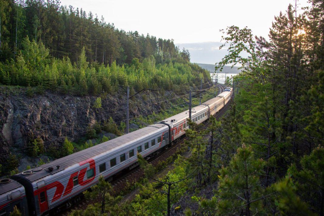 Два поезда на маршруте «Адлер – Калининград» задерживаются из-за плохой погоды