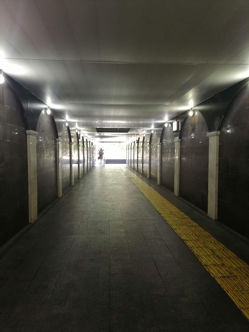 Упадет на голову в любой момент: в Сочи в подземном переходе у парка «Ривьера» разрушается потолок