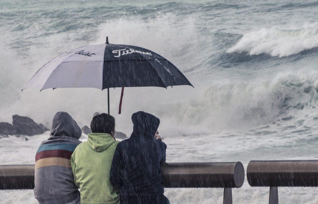 Экстренное предупреждение: ливни, смерчи, шквалистый ветер и град ожидаются в Сочи