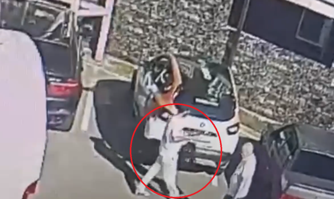 Мужчина украл рюкзак из арендованного автомобиля «Рено» в Сочи